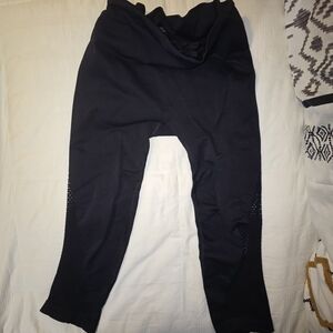 Athleta Black Mesh Detail Cropped Leggings Size Medium Activewear